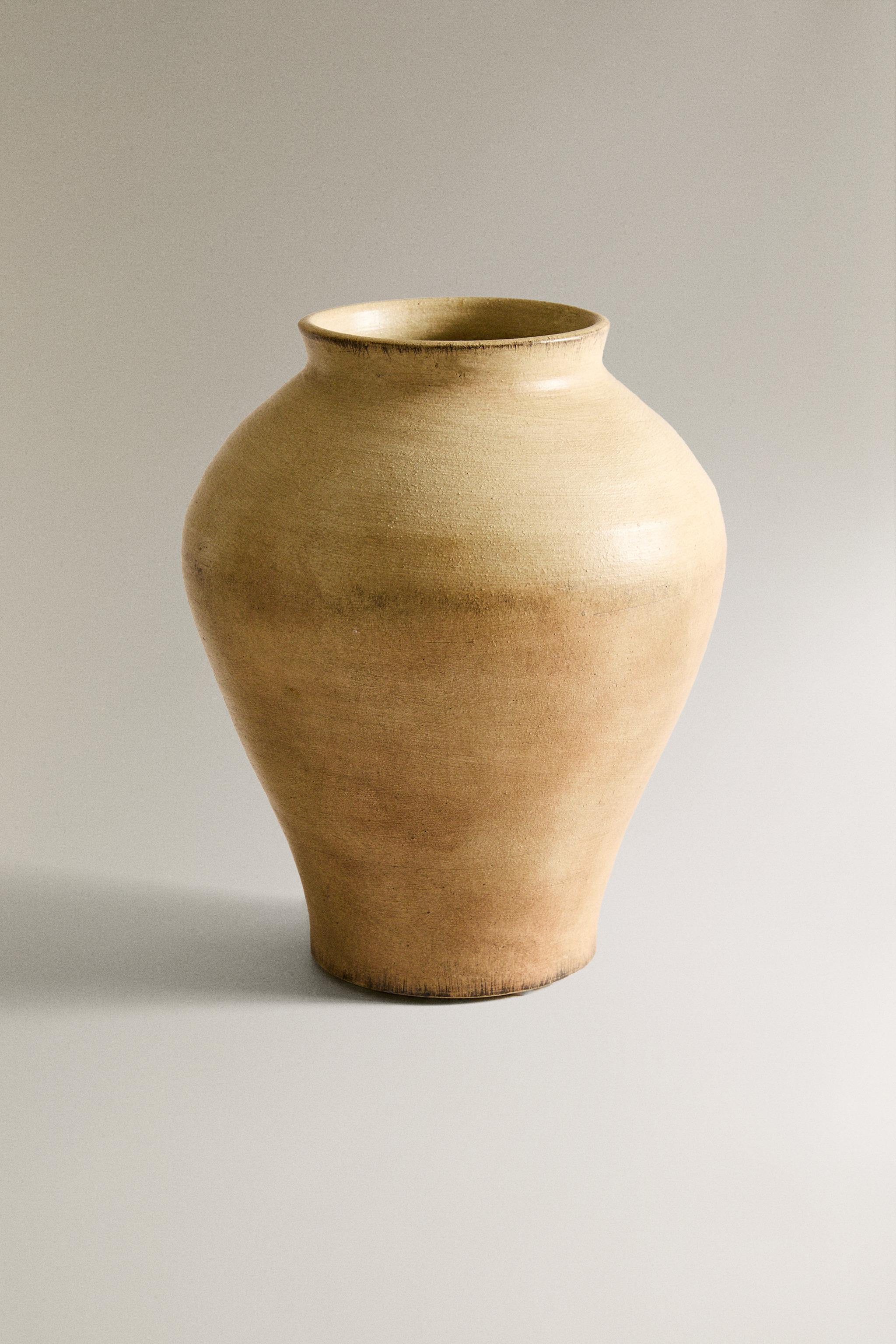 LIGHT TERRACOTTA VASE